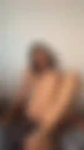 Douce petite chérie prend plaisir à sa chatte dans différentes positions #teen18+ #latina #hot #petite #sexy #withe #surprise #tease #cute #sweet #flawless #nacked.