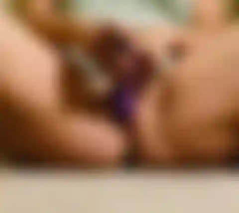 Un orgasme silencieux donc je ne réveille pas mon colocataire hehe.