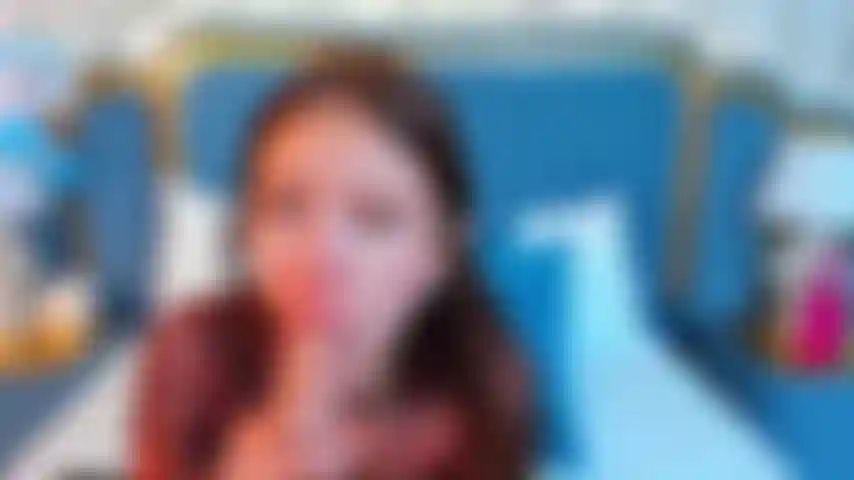 Je suis prête, ouvre grand ma bouche et donne-moi jusqu'à la dernière goutte de ton lait chaud, baise-moi sans pitié et fond en moi comme tu l'aimes.