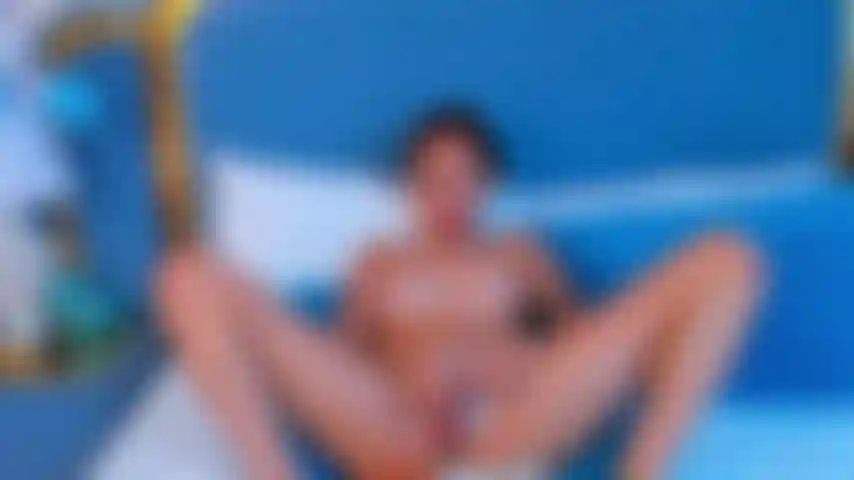 Baise ma chatte, elle est tellement mouillée que ça va te faire jouir par à-coups, je suis prête à faire de ta meilleure baise.