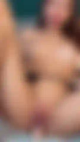 Baise-moi avec ta grosse bite bébé, j'aime quand tu me fais culbuter de plaisir.