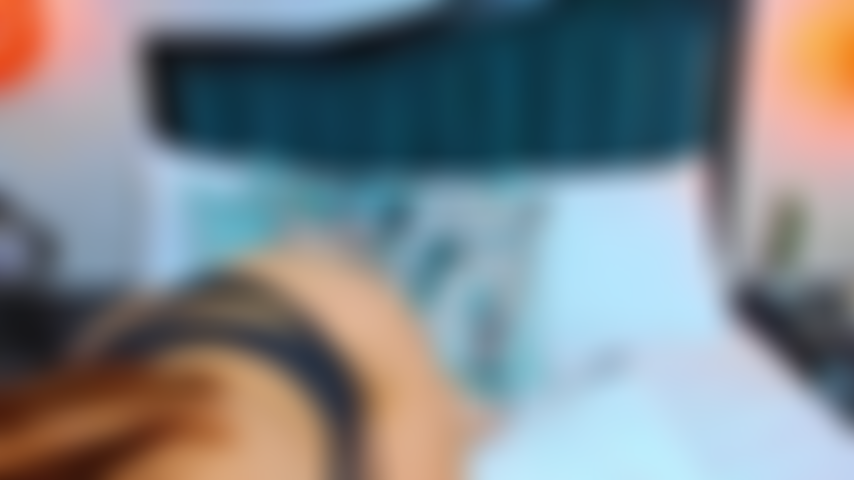 Je veux que tu glisses ta bite au plus profond de moi, que tu sentes comment ma chatte s'enroule autour de toi et en redemande à chaque poussée.