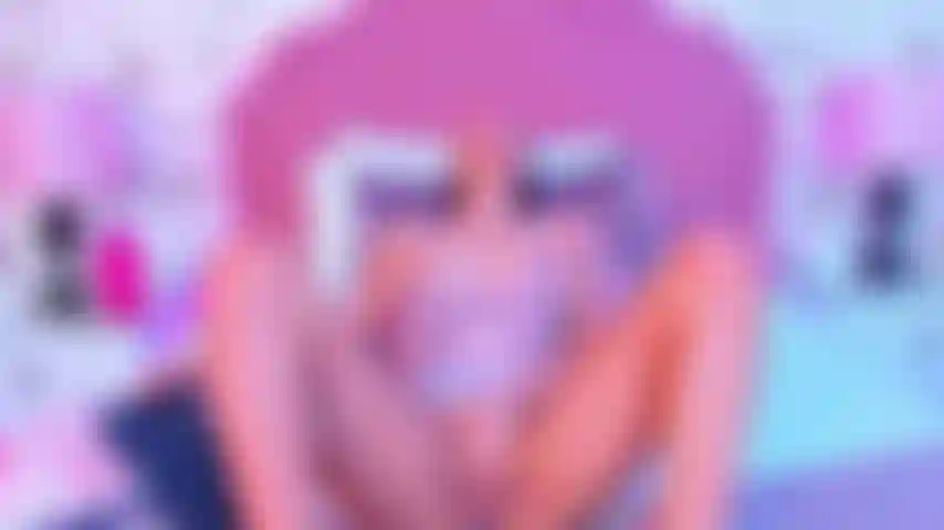 Profite de ma chatte et de mon gros cul en gros plan.