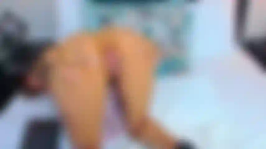 J'aime la levrette, j'aime quand tu viens en moi et que tu me mouilles partout.