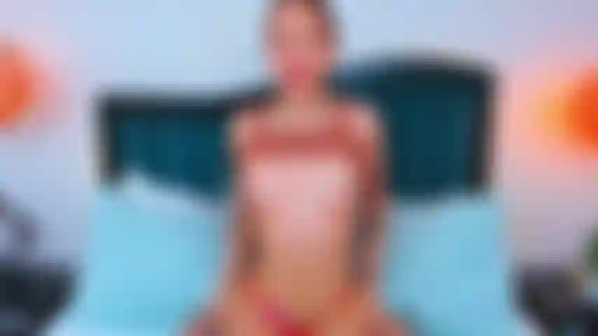 Je suis trempée et, quand je n'en peux plus, je serre fort mes seins et les baise en gémissant de manière incontrôlable... Pure excitation et lait imaginaire entre mes courbes.