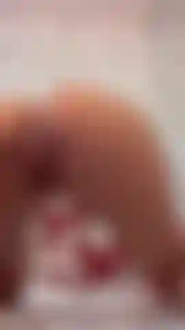 Mange ma chatte bébé.