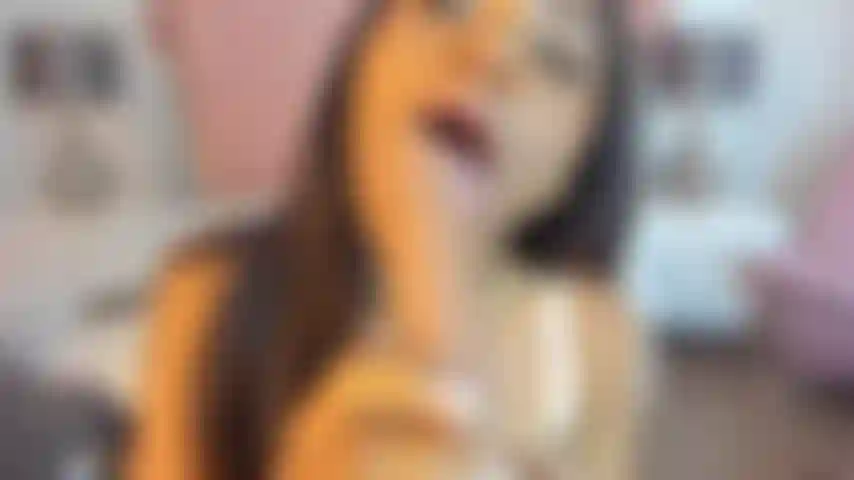 Laisse-moi te sucer la bite jusqu'à ce que tu jouisses dans ma bouche.