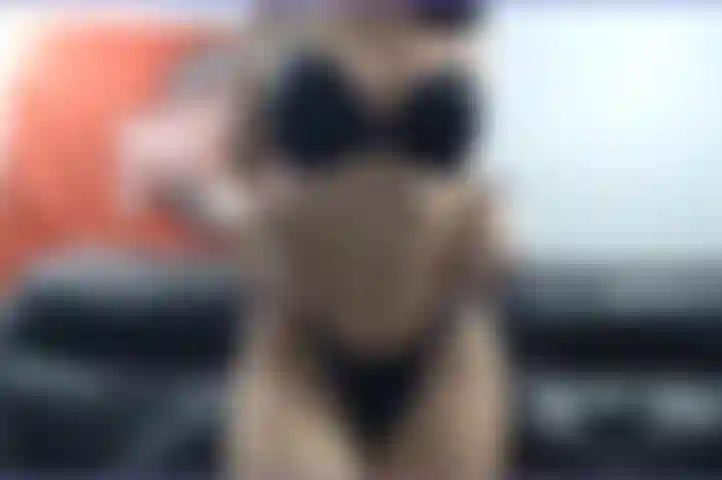 Aimes-tu mon cul ?!? Cette vidéo est pleine de twerk, d'équitation, de levrette et de baise ma chatte avec mon gode !! Plus un bel orgasme dur à la fin.