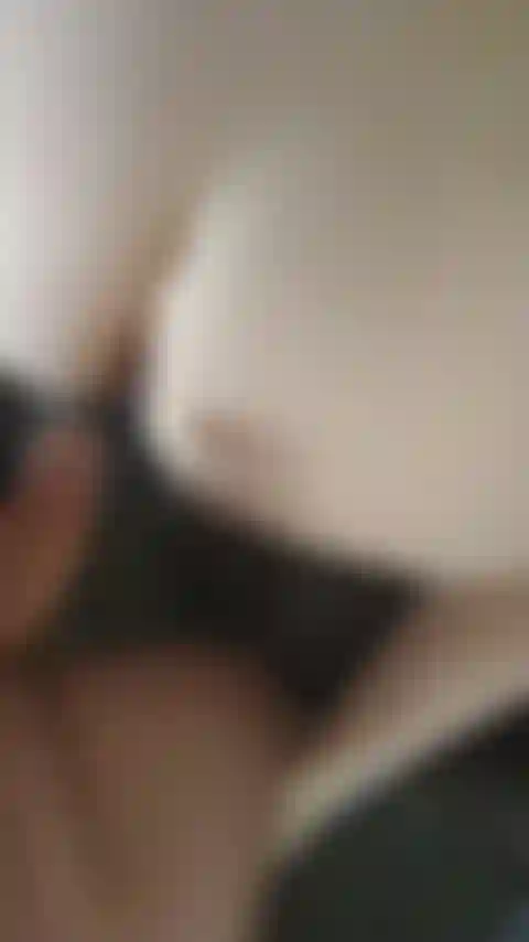 Sextape - regardez ma petite chatte se faire baiser en levrette.