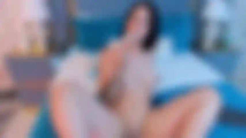 Je suis tellement excitée et prête à être baisée profondément que je veux que mes seins tremblent et que ma chatte brûle de plaisir. Je veux sentir ta bite remplir chaque recoin de moi, tandis que mes courbes se resserrent et tremblent à chaque coup.