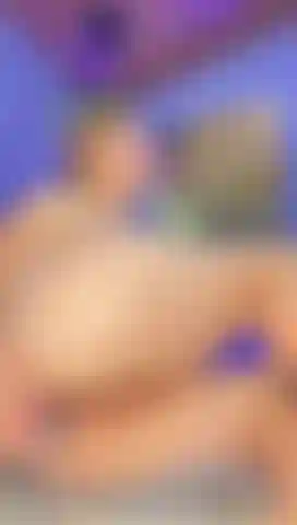 Un gode en verre dans mon cul... Oh oui.