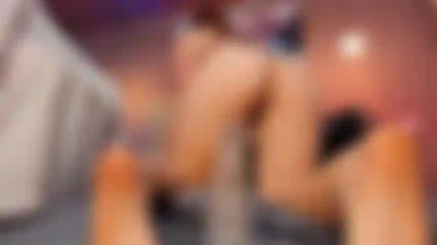 Chevauchant une délicieuse bite, très riche, rapide et dure.