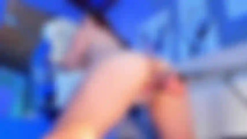 Je baise ma chatte jusqu'à ce que je gicle.