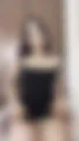 Une robe noire et rien dessous.... Que pourrait-il se passer ?