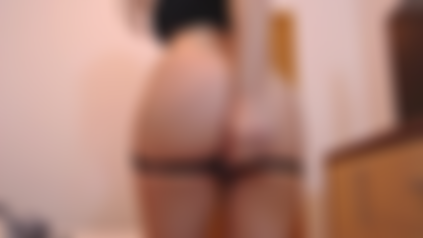 Which pair of panties fits me better?