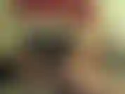 Un gode en verre a enfoncé ma chatte humide et savoureuse.