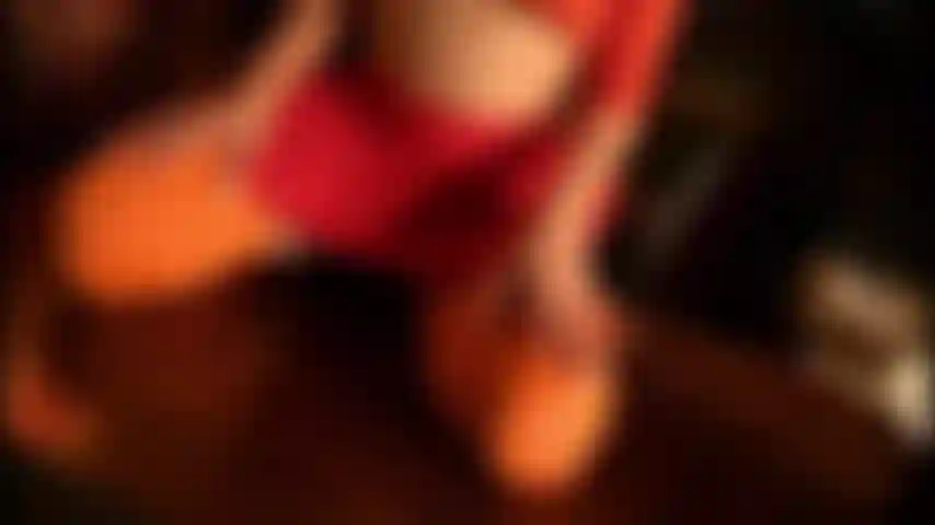 Joue avec le cul de vilma.