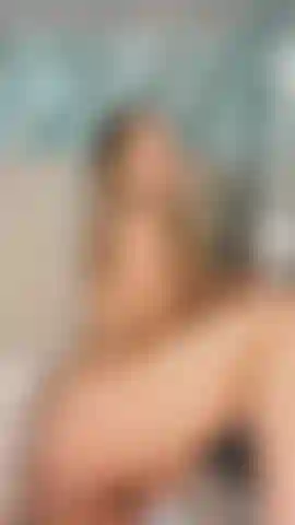 Je me fais doigter brutalement pour pouvoir jouir !