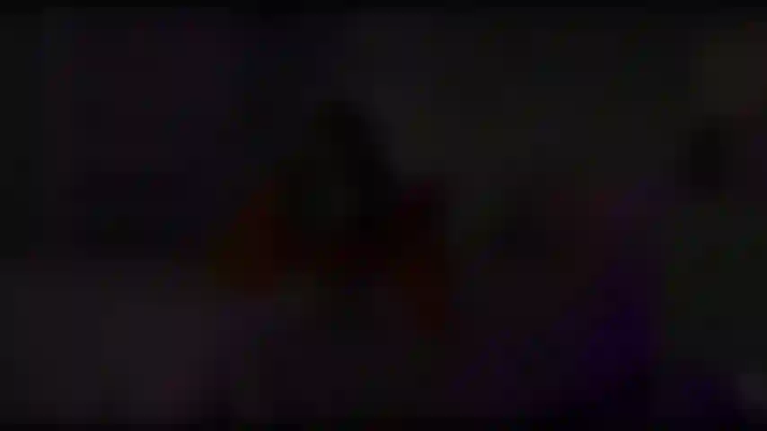 Je me baise dans le miroir.