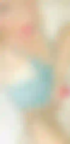 Jeu de chatte en lingerie turquoise.