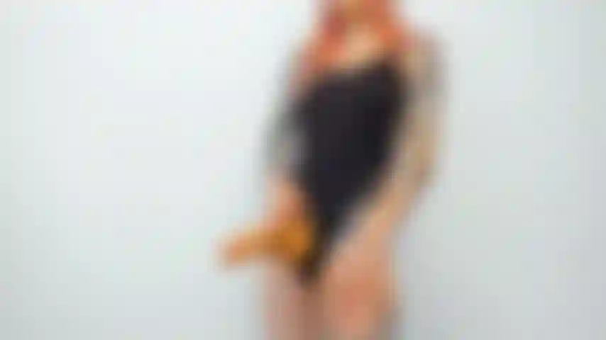 Me branle avec un gant en latex.