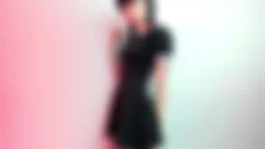 Mercredi adams booty tease.