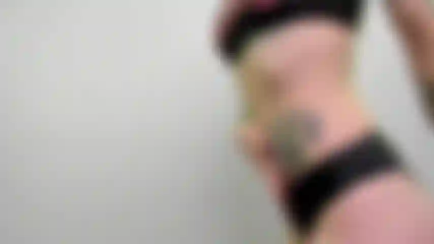 Le strip-tease de la fille de papa mignon.