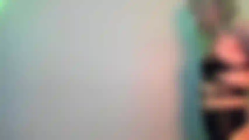 La déesse du cuir convoite les rots.