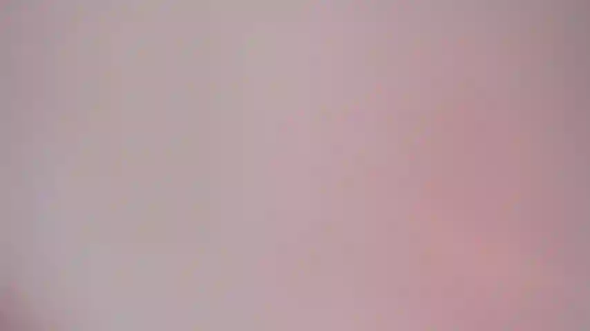 Chemise blanche, jeu findom.