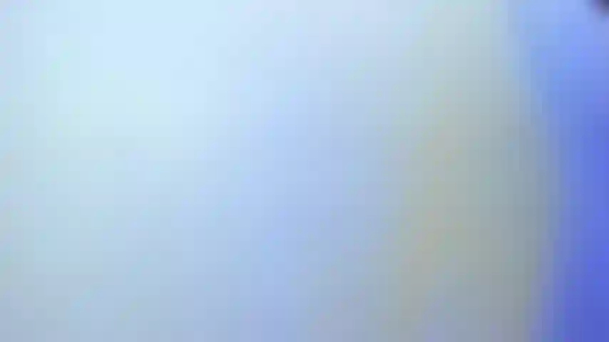 Le cul d'astrid en jarretelles résille.