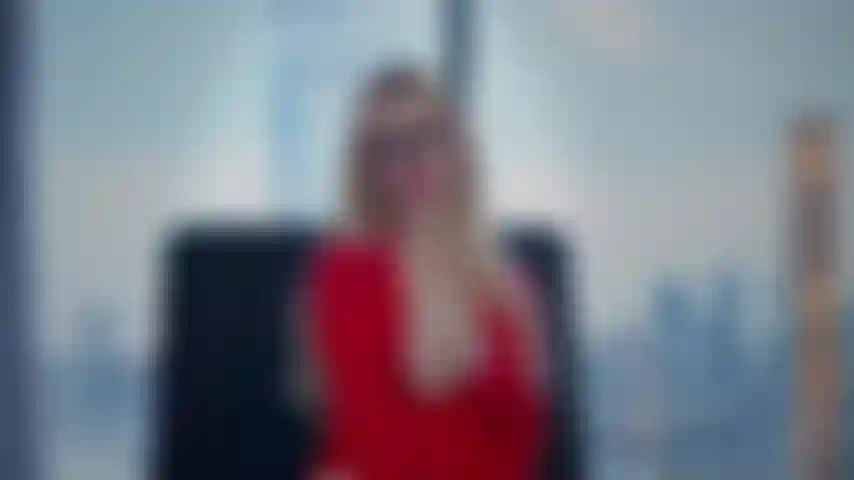 La déesse humilie ta petite bite.