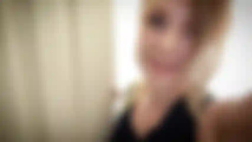 Des bas au lieu de pantalons de yoga, je suce et baise ta bite dure...