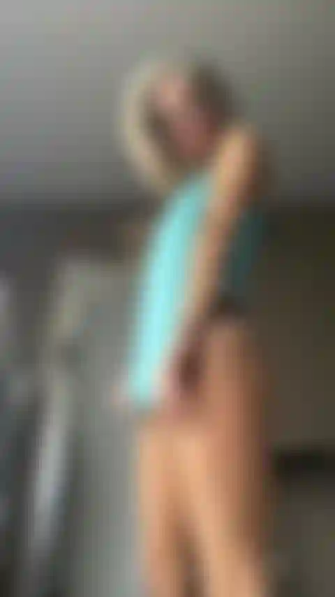 Booty secoué, fin nue.