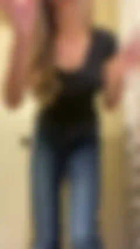 Un doigté rapide avec un jean baissé.