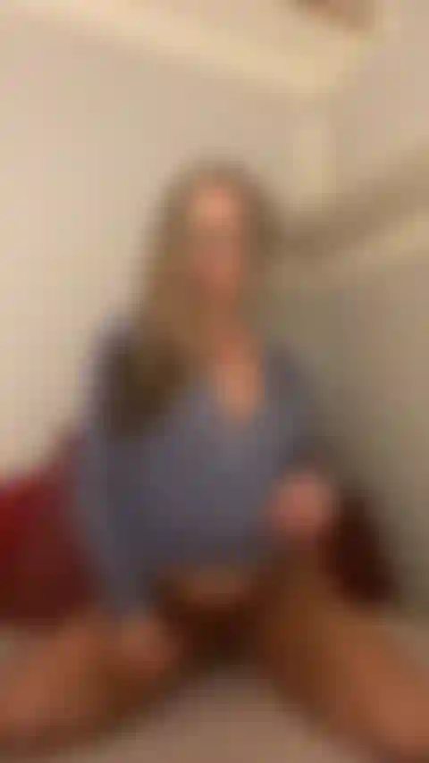 Tirez la culotte sur le côté amusant de la masturbation.