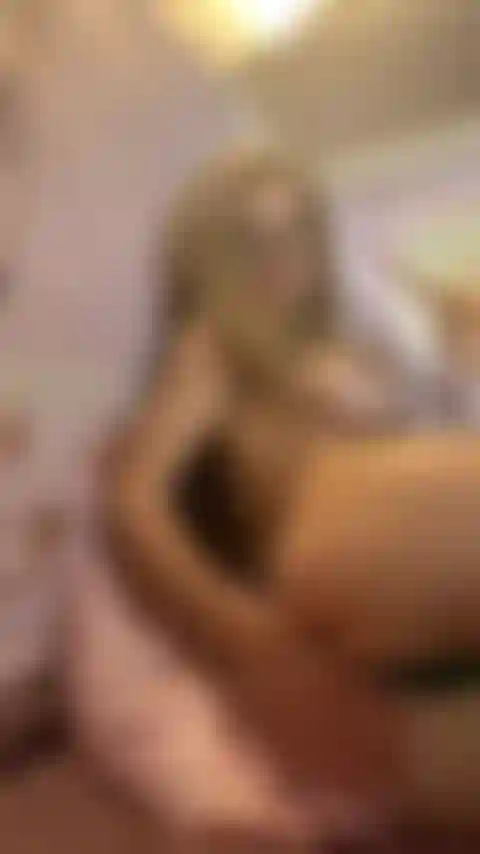 Un jeu de doigts de près.