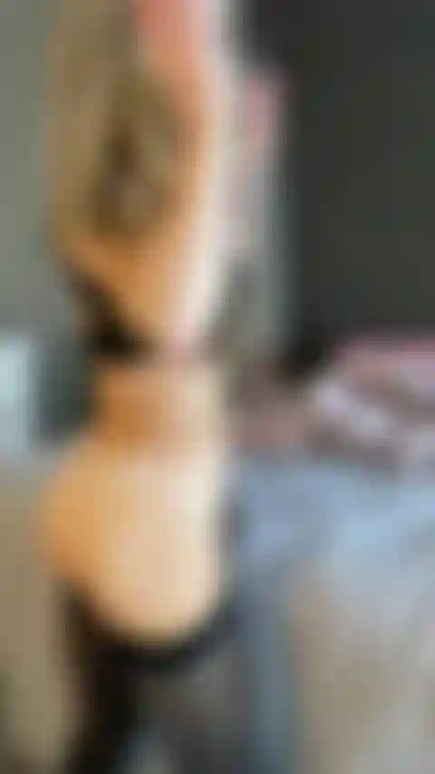 Je me doigte en collants.