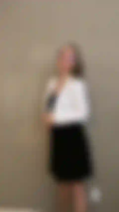 Relaxante, chevauchant après le travail.