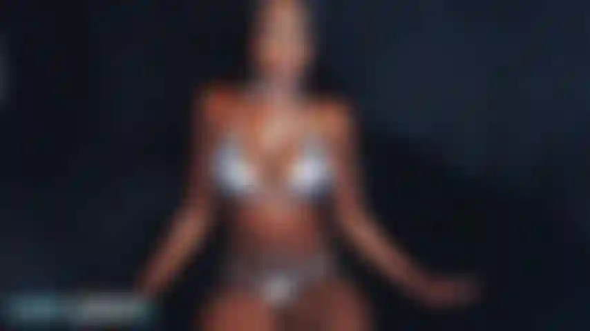 C'est le cinquième jour ! Tu n'as pas juste envie de jouir ? Votre charge n'aurait-elle pas l'air chaude dégoulinant de mes seins? Pas encore ! Continue de caresser. Je veux toujours plus de $$ de toi. Prends cette bite dure et traite-la pour ta déesse.