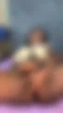 Doigté - jouer au clitoris en caméra rapprochée.