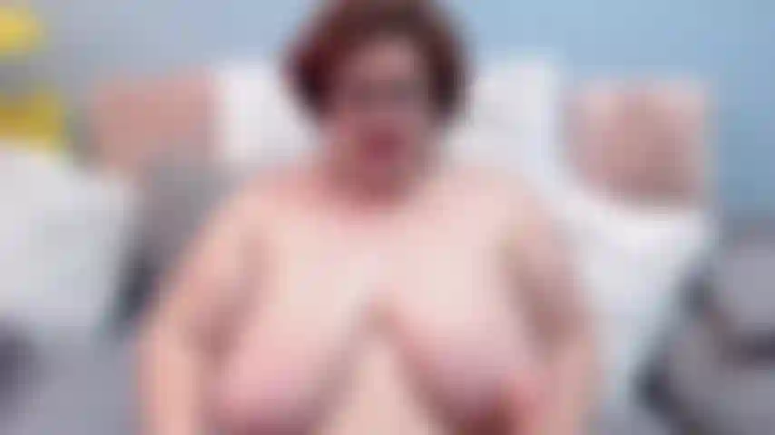 Jouis sur mes seins.