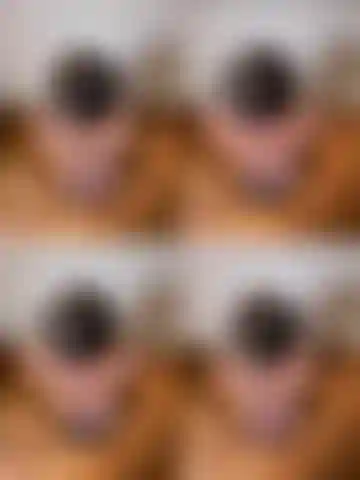 Le minou se caresse.