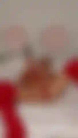 Ligotée avec un crochet anal.