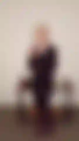 La secrétaire séduit le patron.