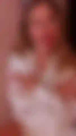 Briseuse de ménage, taquinerie dans la salle de bain + baise.