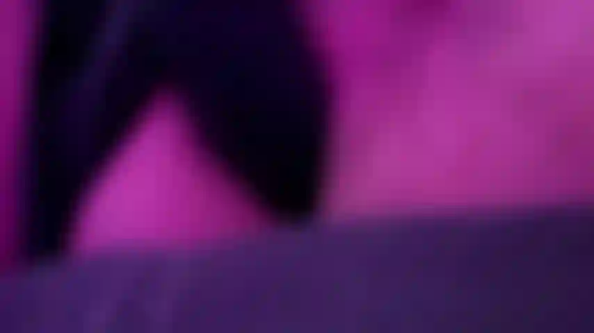 Éjacule de près sur la bbc (gode).