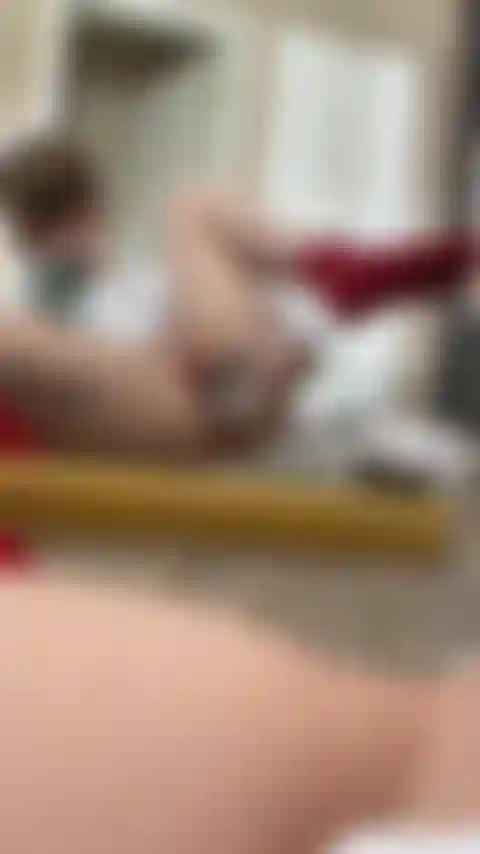 Gode me baise dans le miroir.