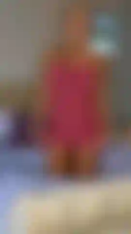 Regarde-moi jouir partout sur mon jouet préféré.