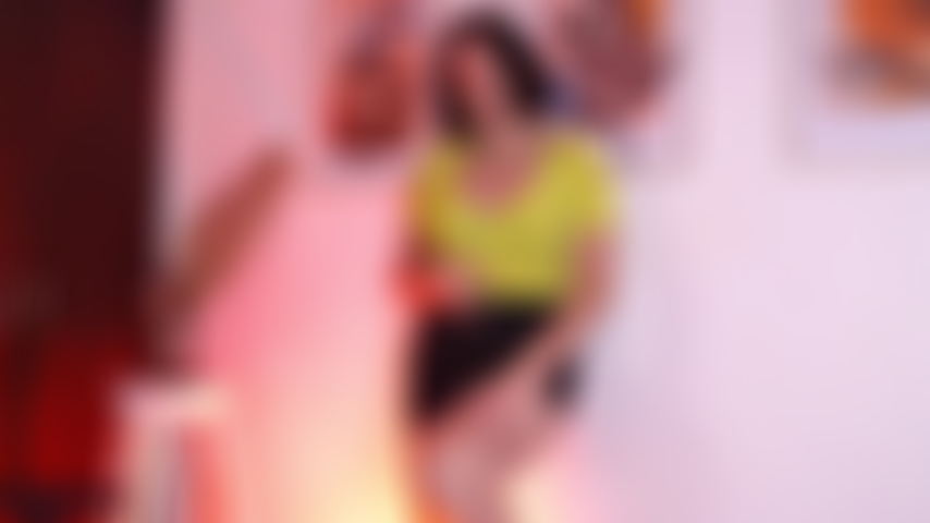 Je joue avec une chatte poilue.