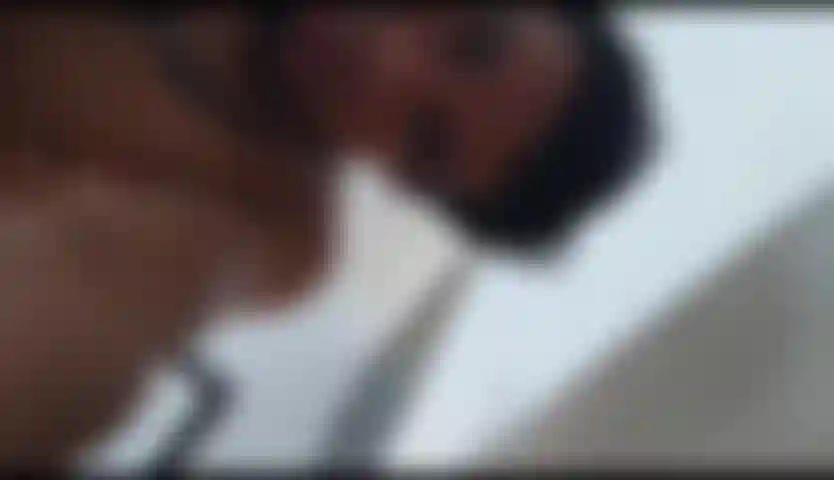 Lève-toi, fais-moi une pipe.